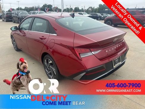 Used 2025 Hyundai Elantra SEL FWD image 3