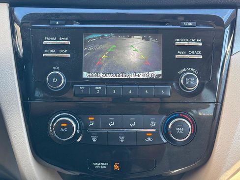 Used 2016 Nissan Rogue S w/ Appearance Package image 22