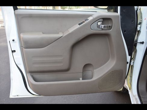 Used 2016 Nissan Frontier SV RWD image 15