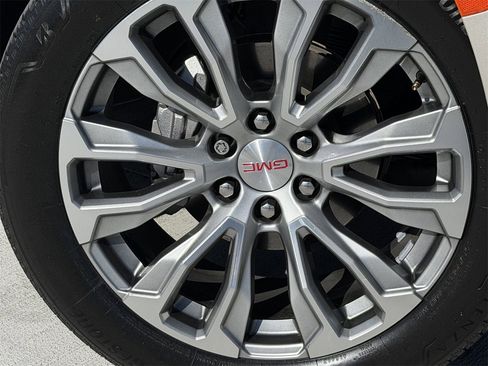 Used 2021 GMC Yukon Denali w/ Denali Ultimate Package image 10