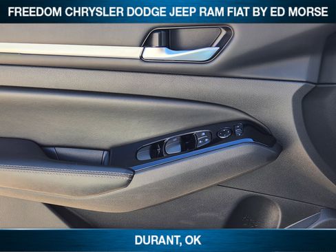 Used 2023 Nissan Altima 2.5 SV image 17