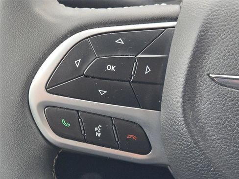Certified 2024 Chrysler Pacifica Limited FWD image 31