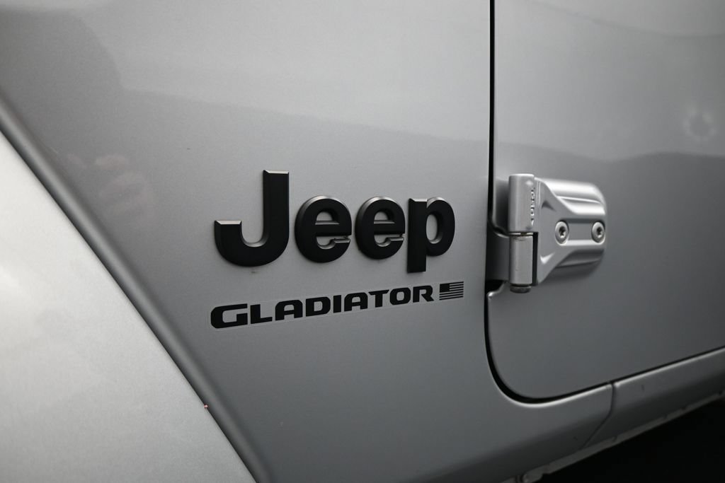 Used 2023 Jeep Gladiator Sport AWD/4WD image 9