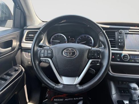 Used 2019 Toyota Highlander XLE AWD/4WD image 30