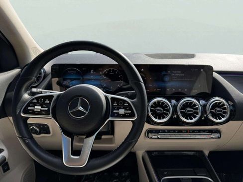 Used 2023 Mercedes-Benz GLA 250 w/ Premium Package image 27