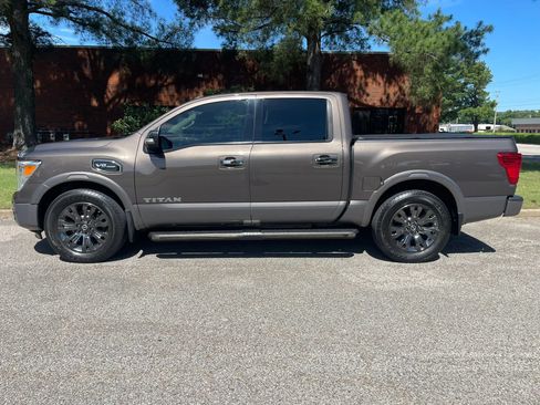 Used 2017 Nissan Titan Platinum Reserve RWD image 2