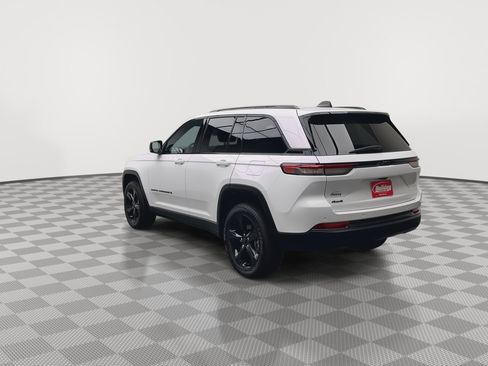 Used 2024 Jeep Grand Cherokee Altitude AWD/4WD image 38