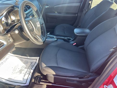 Used 2014 Dodge Avenger SE image 14