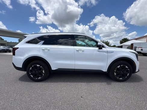 Used 2024 Kia Sorento S AWD/4WD image 2