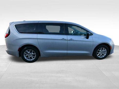 Used 2024 Chrysler Voyager LX FWD image 8