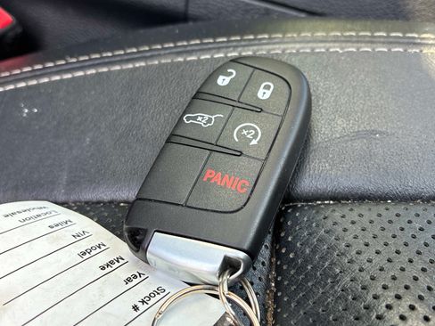 Used 2016 Jeep Grand Cherokee Overland AWD/4WD image 9