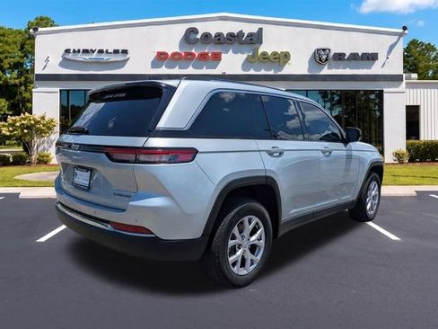 Used 2022 Jeep Grand Cherokee Limited AWD/4WD image 4