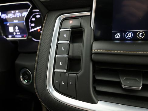 Used 2021 GMC Yukon AT4 w/ Rear Media and Nav Package image 6