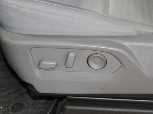 Used 2023 Chevrolet Silverado 1500 LT AWD/4WD image 34
