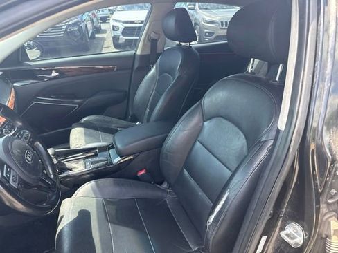 Used 2017 Kia Cadenza Premium w/ Luxury Package FWD image 26