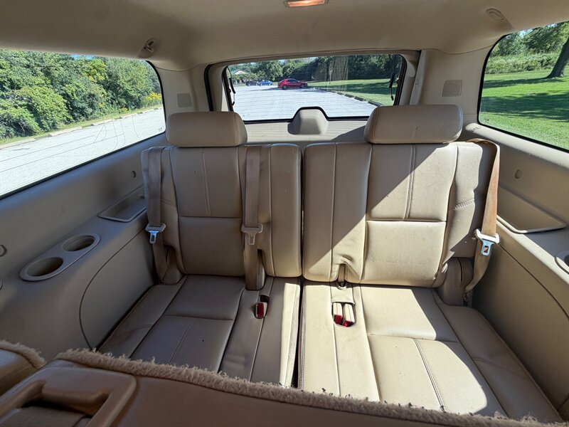 Used 2011 GMC Yukon XL SLT w/ SLT-2 Equipment Package AWD/4WD image 12