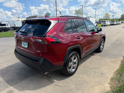 Used 2022 Toyota RAV4 XLE FWD image 5