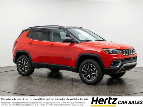 Used 2025 Jeep Compass Trailhawk image 1