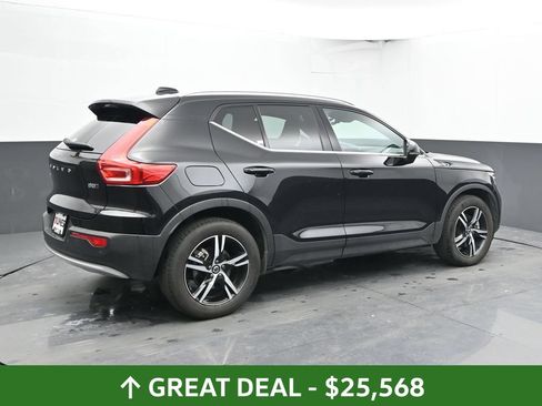 Used 2025 Volvo XC40 B5 Core AWD/4WD image 4