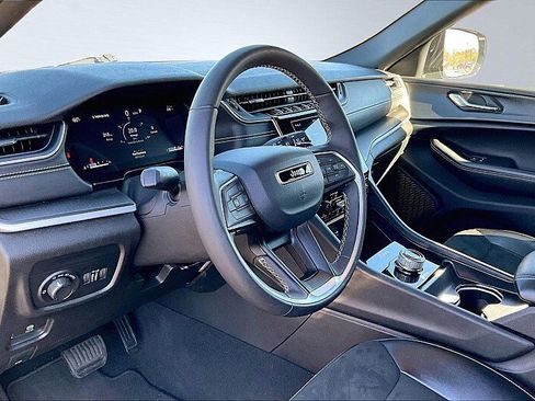 Used 2024 Jeep Grand Cherokee L Laredo image 14