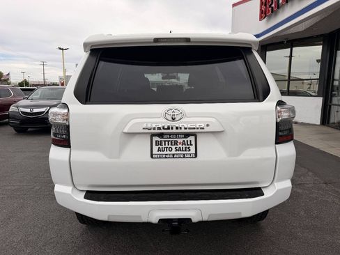 Used 2018 Toyota 4Runner SR5 AWD/4WD image 4