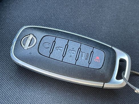 Used 2025 Nissan Pathfinder SV image 27