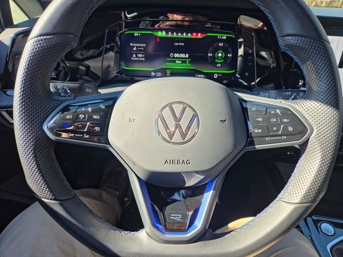 Used 2024 Volkswagen Golf R image 24