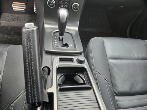 Used 2011 Volvo C30 T5 R-Design image 17