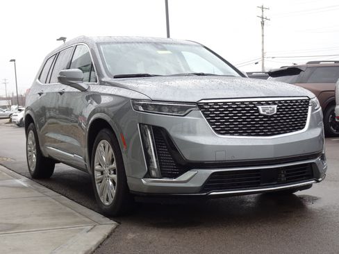 Used 2023 Cadillac XT6 Premium Luxury w/ Technology Package image 6