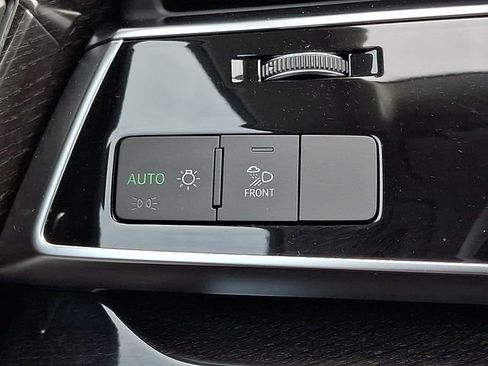 Used 2025 Audi Q8 Premium Plus w/ Premium Plus Package image 26