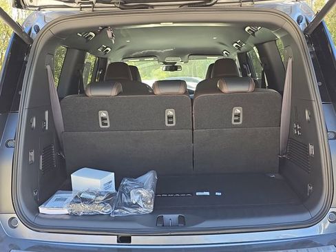 New 2026 Nissan Armada SL w/ Captain's Chari Seat Package image 12