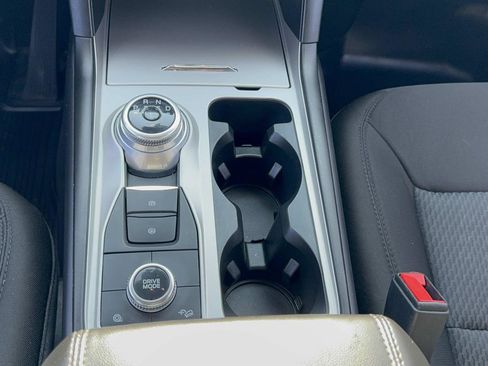 Certified 2022 Ford Explorer XLT w/ Class IV Trailer Tow Package image 17