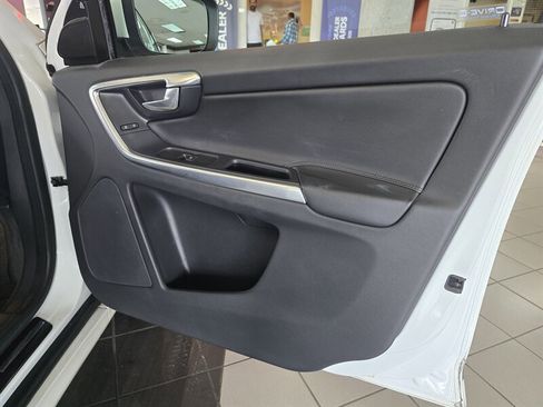 Used 2015 Volvo XC60 T5 Premier w/ Proximity Package image 12