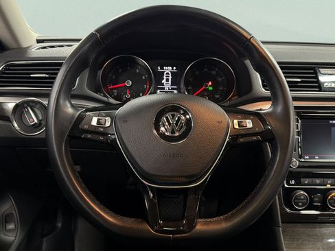 Used 2018 Volkswagen Passat 2.0T SE FWD image 36