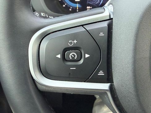 Certified 2025 Volvo XC60 B5 Core image 19