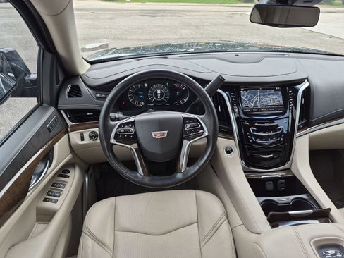 Certified 2019 Cadillac Escalade Luxury RWD image 21