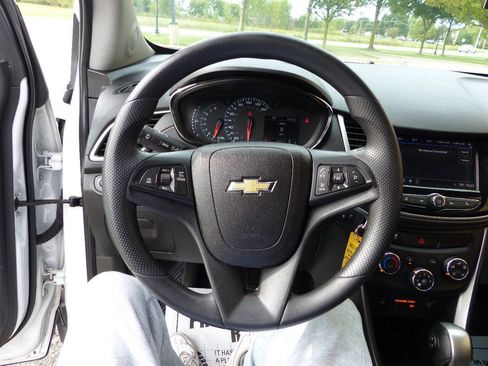 Used 2018 Chevrolet Trax LT AWD/4WD image 26