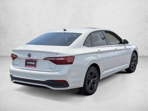 Used 2022 Volkswagen Jetta SE FWD image 6