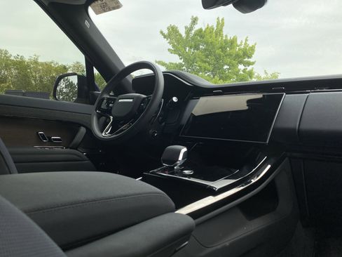 Used 2024 Land Rover Range Rover Sport SE image 12