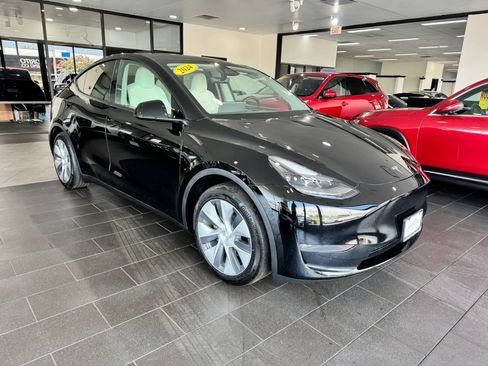 Used 2024 Tesla Model Y Long Range AWD/4WD image 7