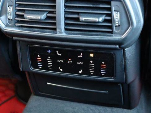 Used 2019 Lamborghini Urus AWD/4WD image 35