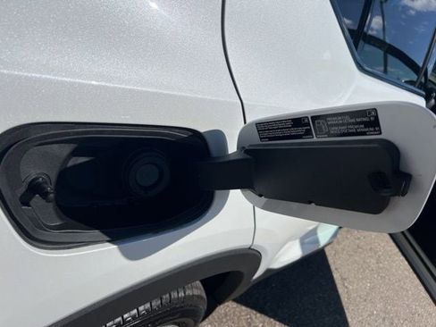 New 2026 Volvo XC40 B5 Plus w/ Protection Package Premier AWD/4WD image 12