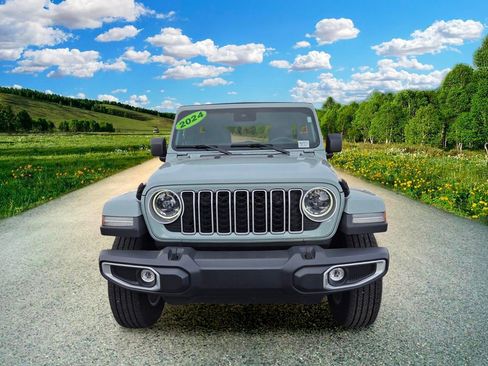 Used 2024 Jeep Wrangler Unlimited Sahara w/ Safety Group AWD/4WD image 8