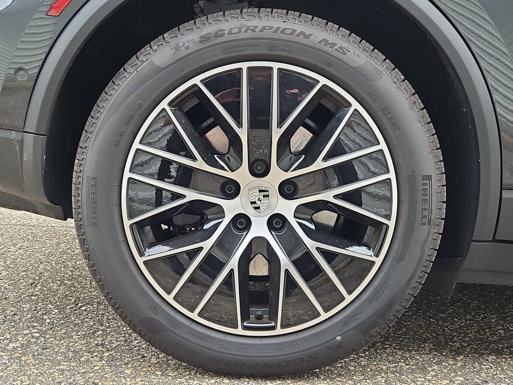 Certified 2026 Porsche Macan 4 Electric AWD/4WD image 11