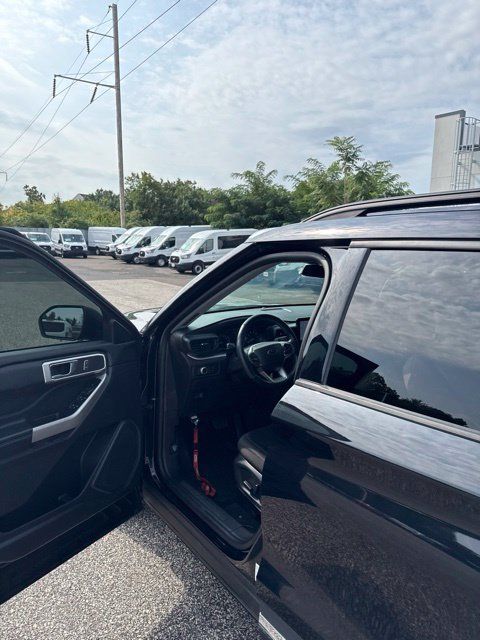 Used 2022 Ford Explorer XLT AWD/4WD image 26