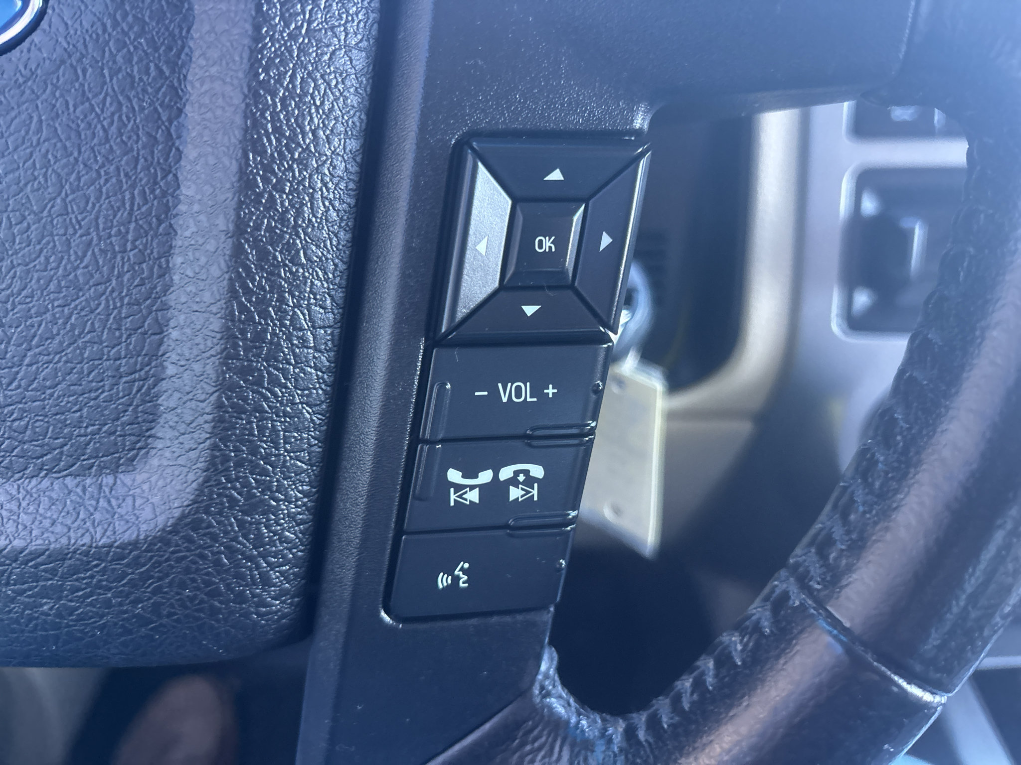 Used 2015 Ford Expedition EL XLT w/ Equipment Group 202A AWD/4WD image 16