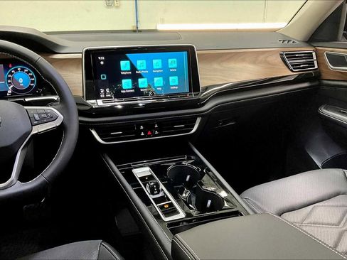 New 2026 Volkswagen Atlas SE image 9