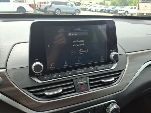 Used 2024 Nissan Altima 2.5 SV FWD image 17