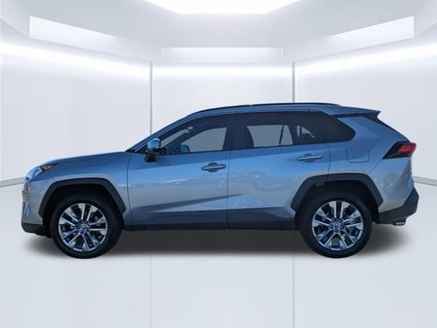 Used 2021 Toyota RAV4 XLE Premium image 6