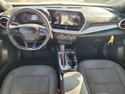 Used 2024 Chevrolet Trax RS FWD image 9